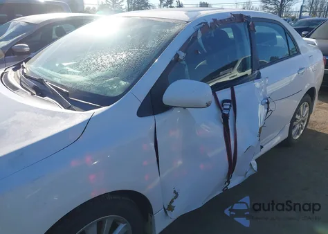 2010 Toyota Corolla S z USA, uszkodzony, nr VIN 1NXBU4EE1AZ227731